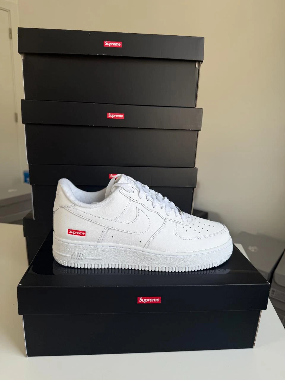 Nike Air Force 1 Low Supreme White